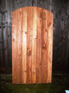 CLOSEBOARD FULLY FRAMED ARCHED TOP GATE (3)