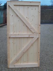 FLAT TOP FULLY FRAMED TONGUE & GROOVE GATE (2)